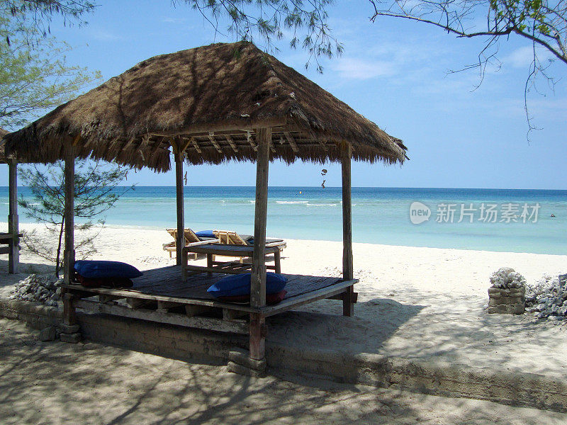 海滩上的凉亭，Gili Trawangan - Indonesia